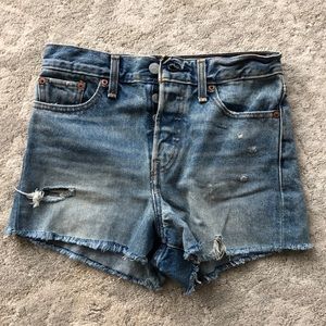 Levi’s ribcage cutoff denim shorts size 26